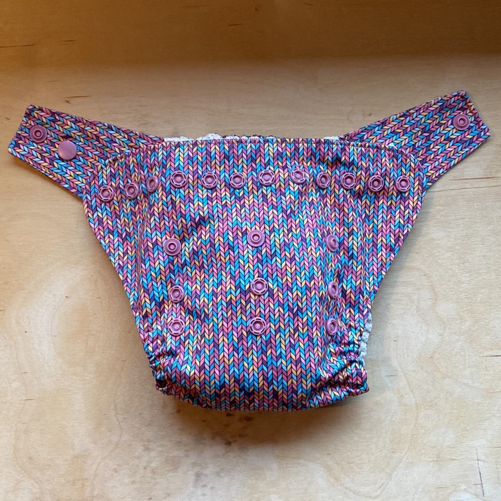 Grovia cloth diaper shell with organic cotton snap in liner